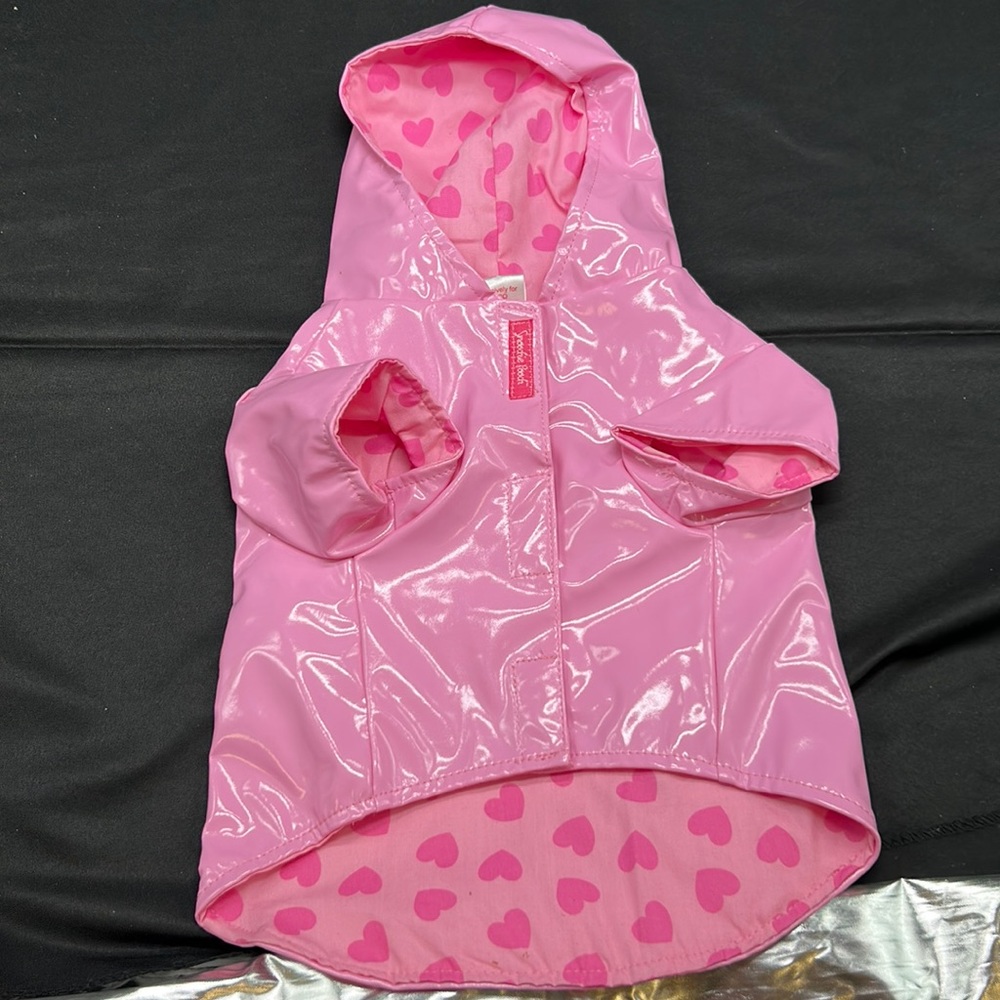 Size small raincoat looks NWOT